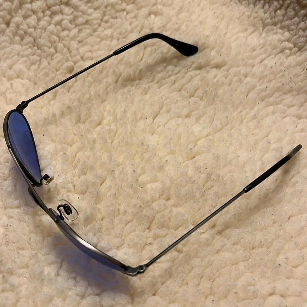 Stylish Oval Blue Lens Sunglasses - Picture 8 of 17